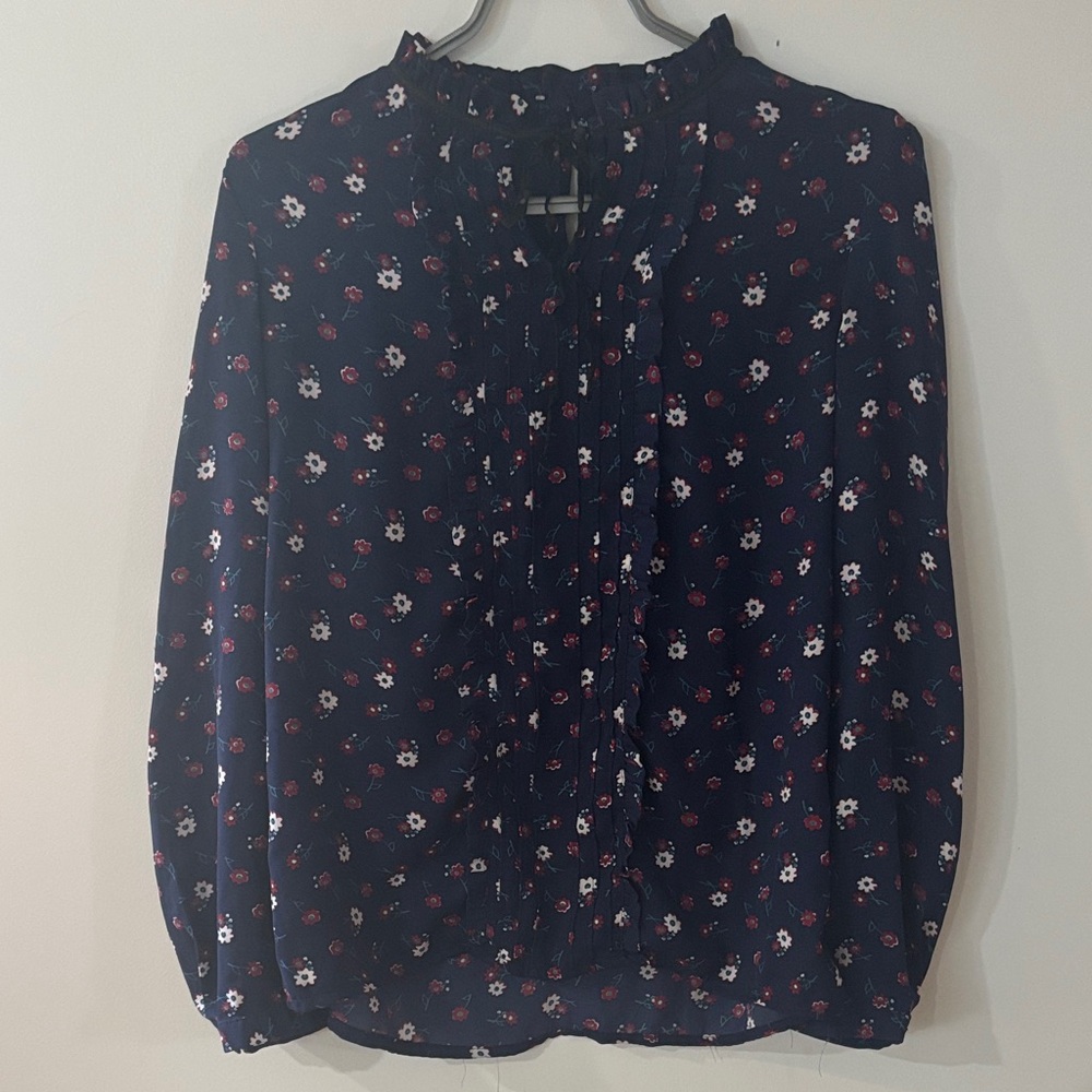 Chic Floral Print Blouse in Navy